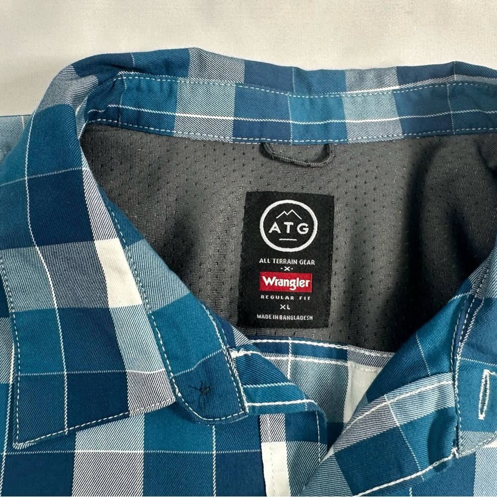 Wrangler Men's Teal and White Plaid Button Down Shirt - Picture 7 of 13